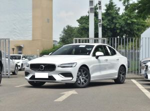 Volvo S60 2025 Гибрид