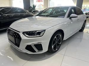 Audi A4L 2022 Бензин