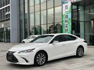 Lexus ES 2019 Гибрид