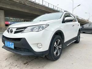 Toyota RAV4 2015 Бензин