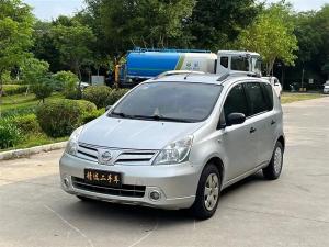Nissan Livina 2010 Бензин