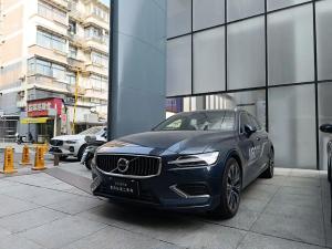 Volvo V60 2023 Гибрид
