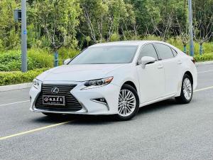 Lexus ES 2015 Бензин