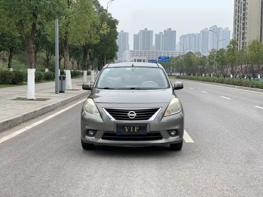 Nissan Sunny 2011 Бензин