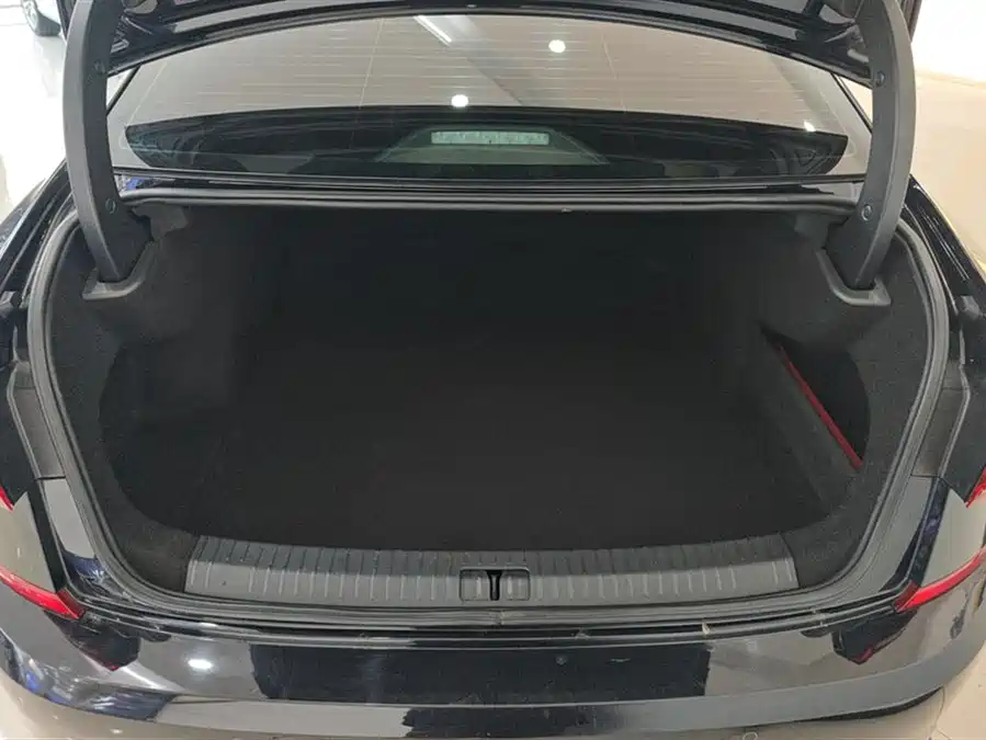 Volkswagen Passat 2023 Бензин