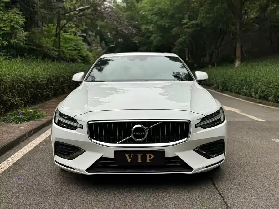 Volvo S60 2021 Бензин