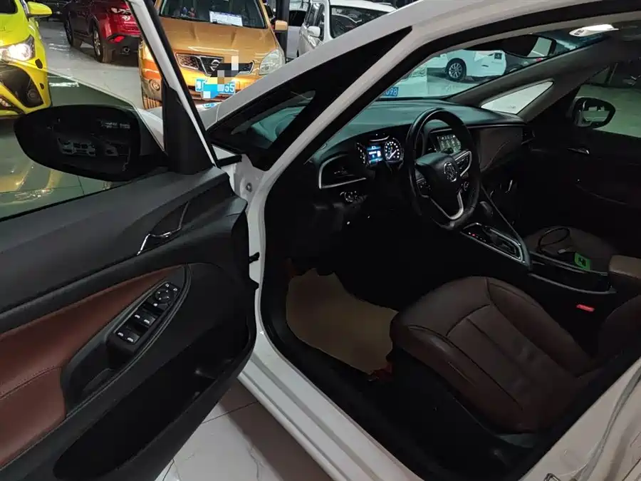 Buick GL6 2021 Бензин