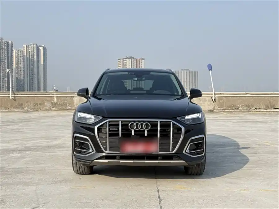 Audi Q5L 2023 Бензин