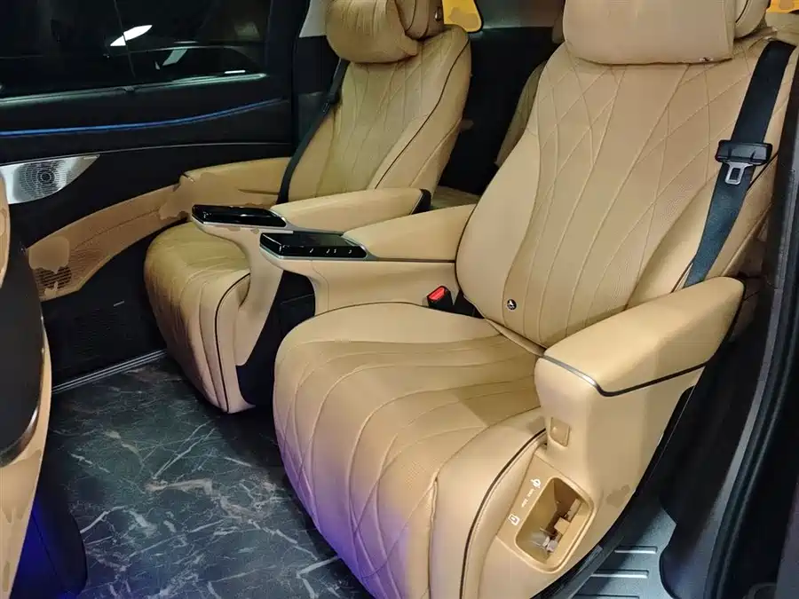 Denza D9 2025 Подключаемый гибрид