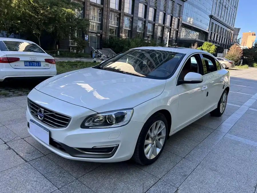 Volvo S60 2014 Бензин