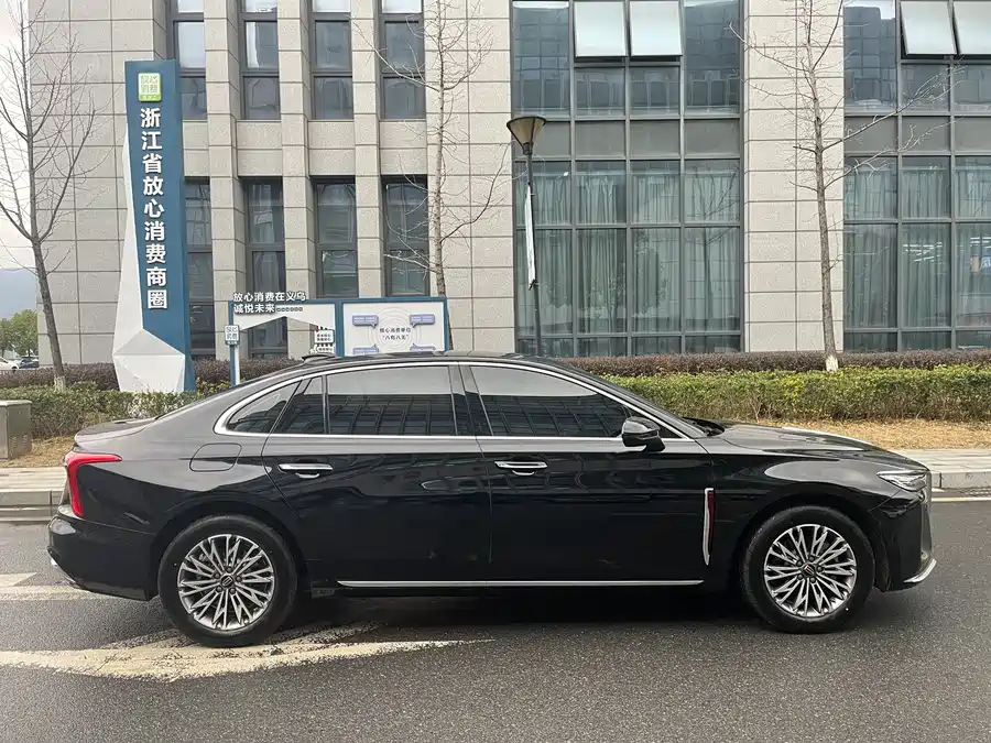 Hongqi H5 2025 Бензин