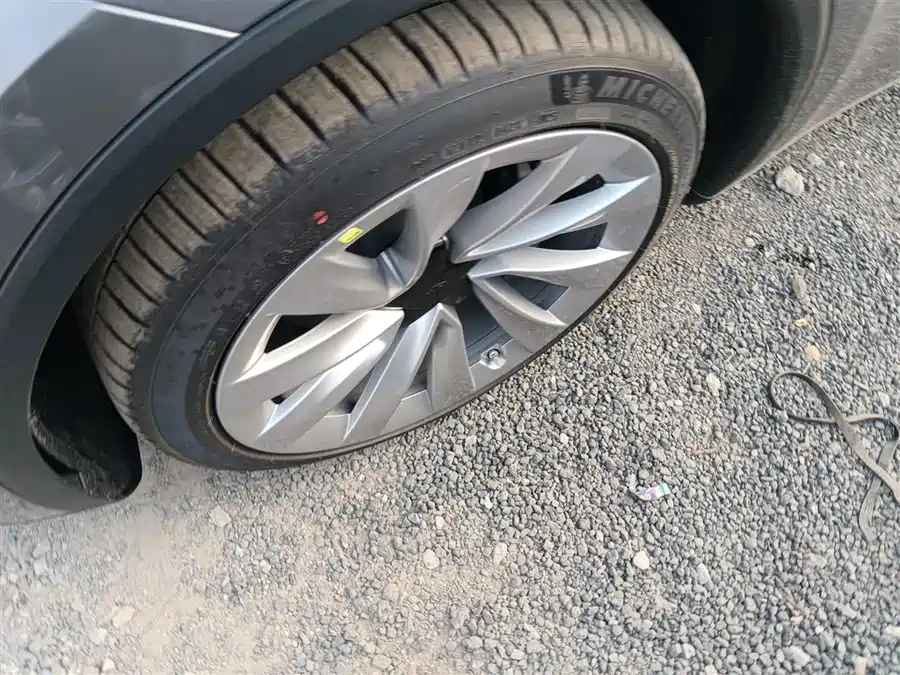 Tesla Model Y 2025 Электрический