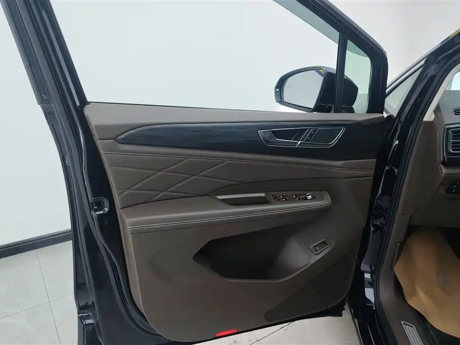 Volkswagen Viloran 2023 Бензин