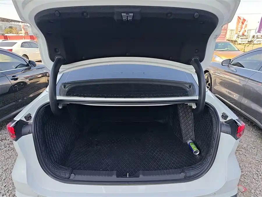 Geely Galaxy Galaxy L6 2024 Подключаемый гибрид