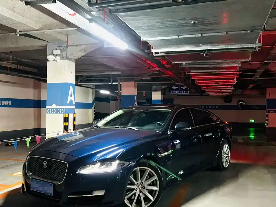 Jaguar XJ 2018 Бензин