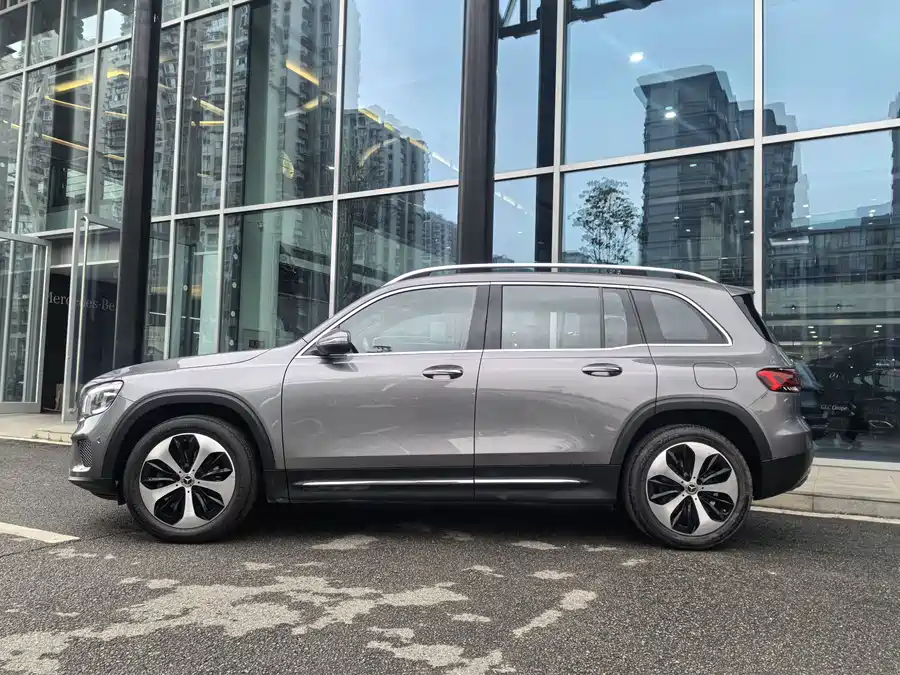 Mercedes-Benz GLB 2023 Бензин