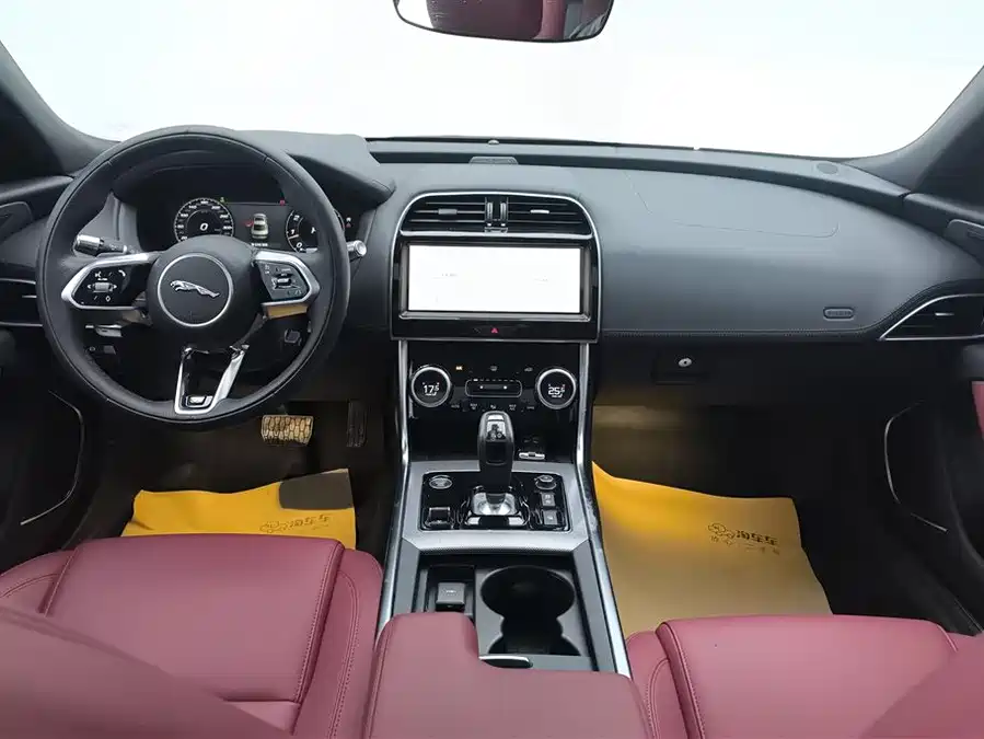 Jaguar XEL 2023 Бензин