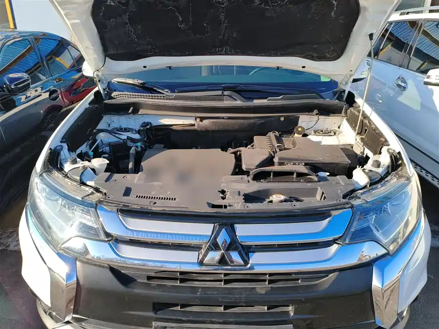 Mitsubishi Outlander 2018 Бензин