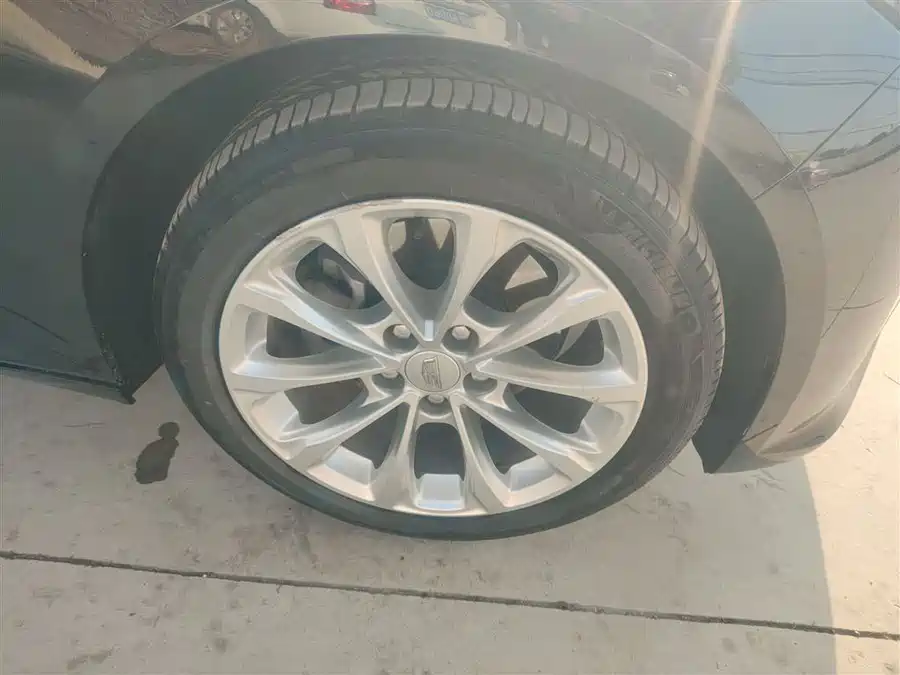 Cadillac CT5 2023 Бензин