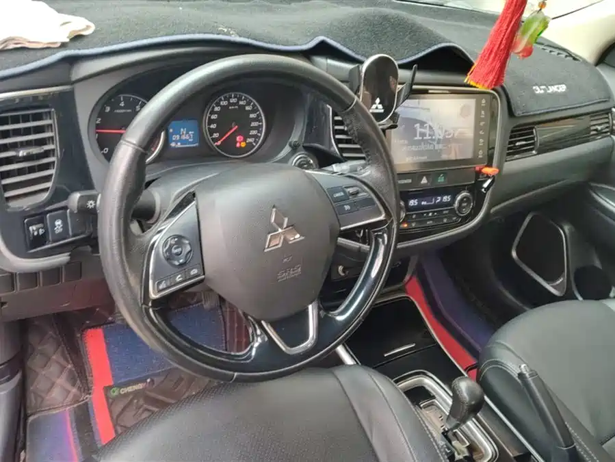 Mitsubishi Outlander 2018 Бензин