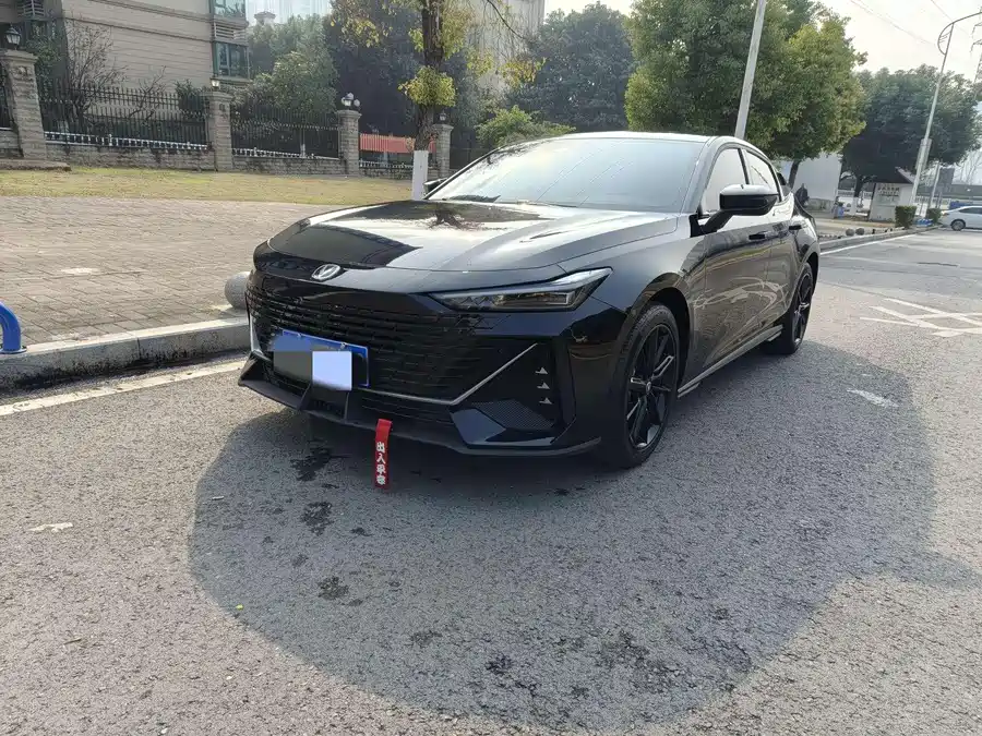 Changan UNI-V 2023 Бензин