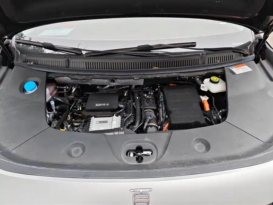 BYD XIA 2025 Подключаемый гибрид