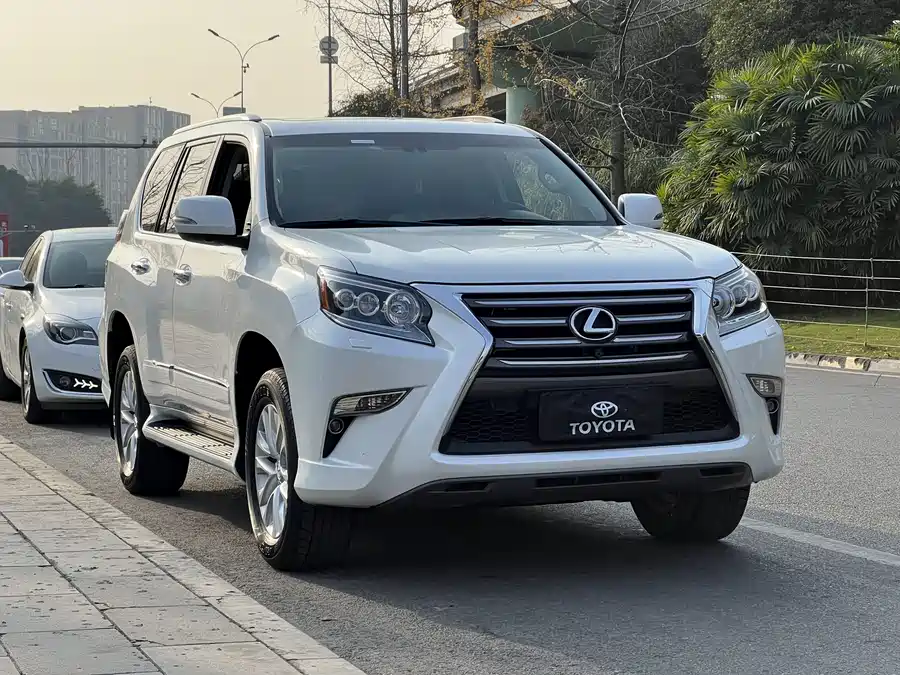 Lexus GX 2015 Бензин
