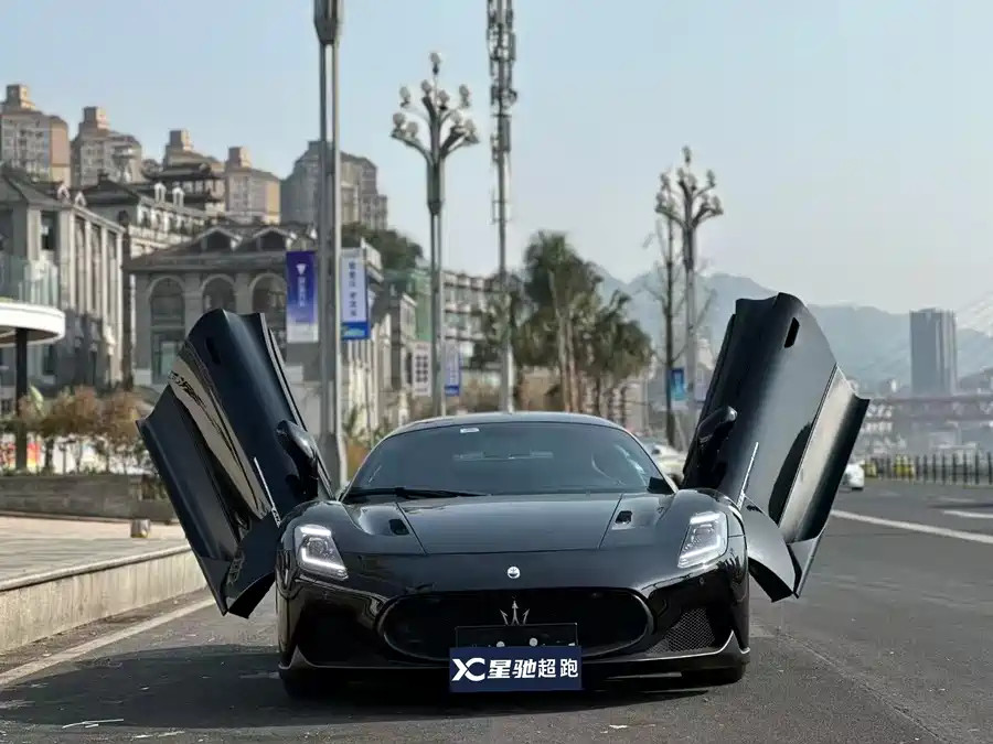 Maserati MC20 2021 Бензин
