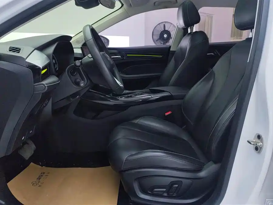 Roewe i5 2023 Бензин