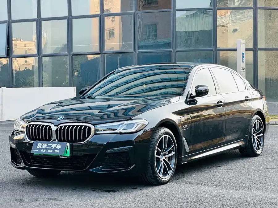 BMW 5 Series EV 2023 Подключаемый гибрид