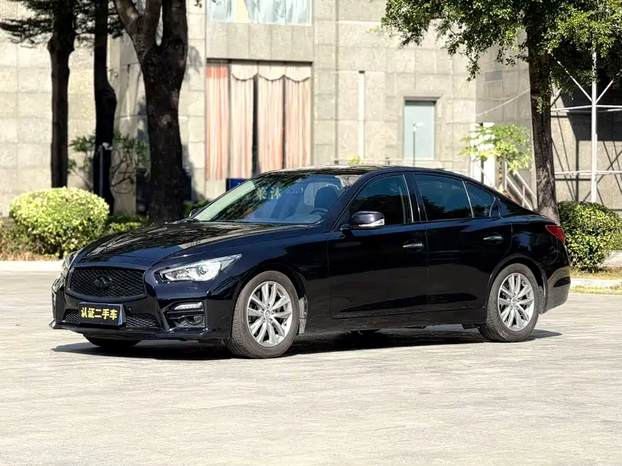 Infiniti Q50 2016 Бензин