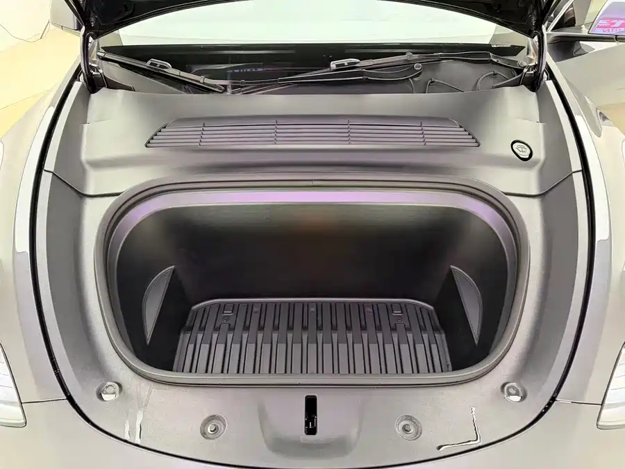 Tesla Model Y 2024 Электрический