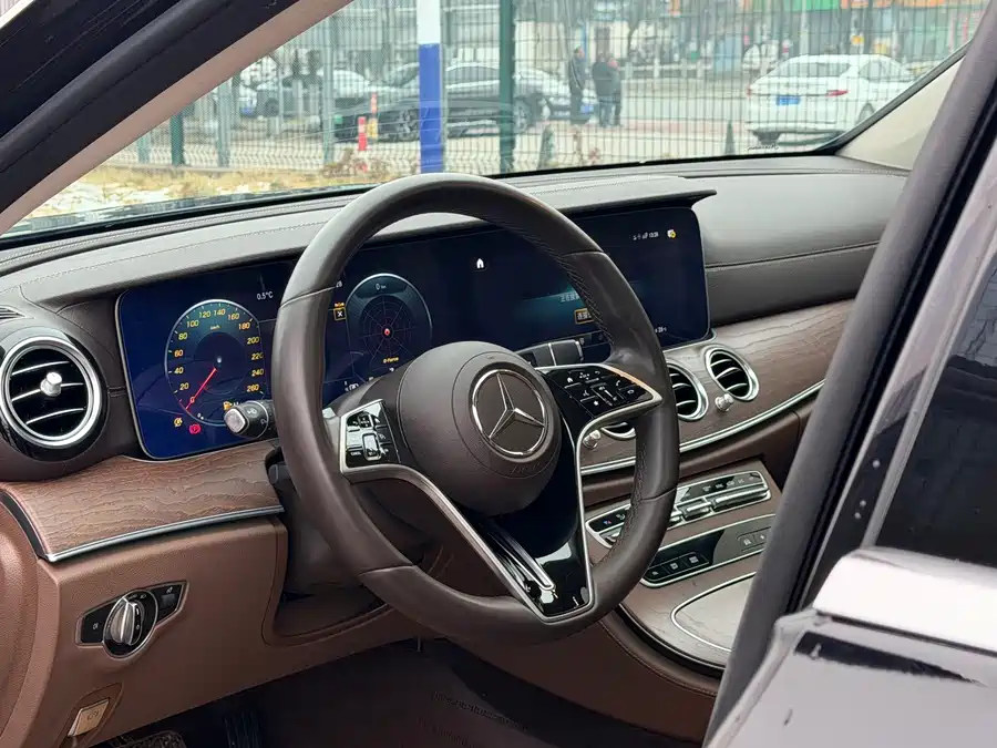 Mercedes-Benz E-Class 2023 Бензин