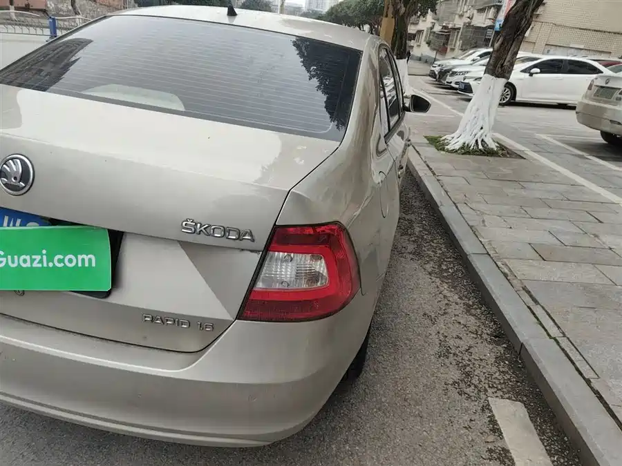 Skoda Rapid 2014 Бензин