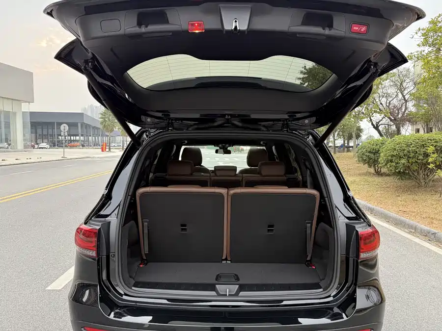 Mercedes-Benz GLB 2023 Бензин