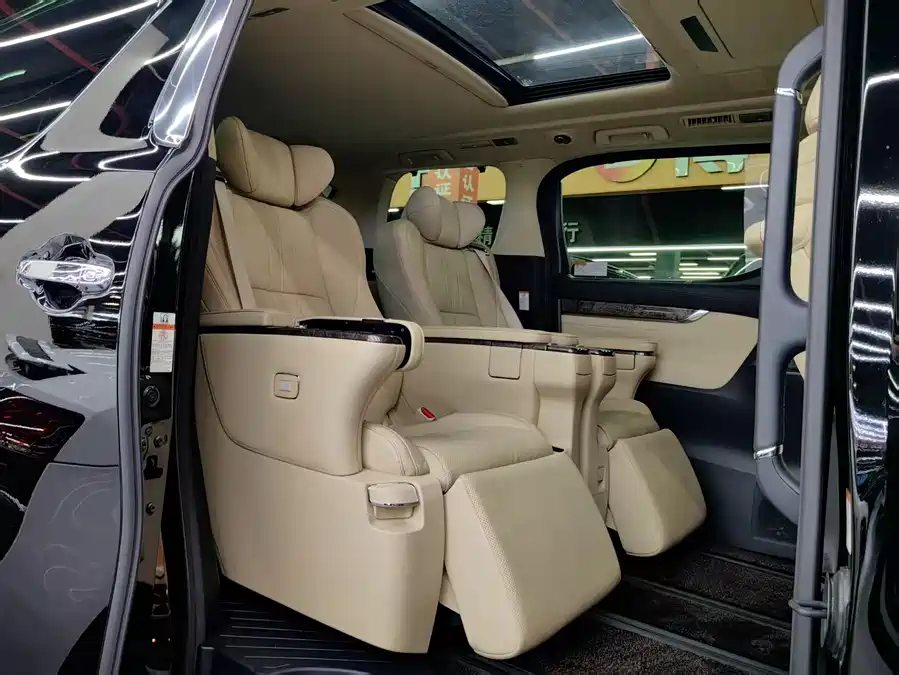 Toyota Vellfire 2021 Гибрид