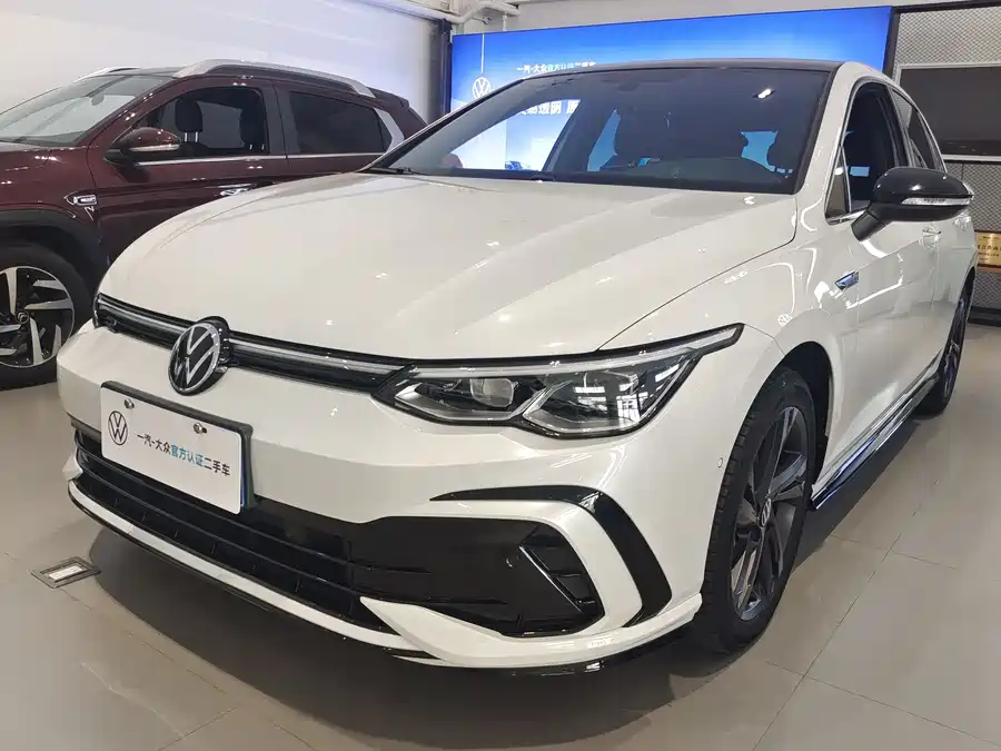 Volkswagen Golf 2023 Бензин