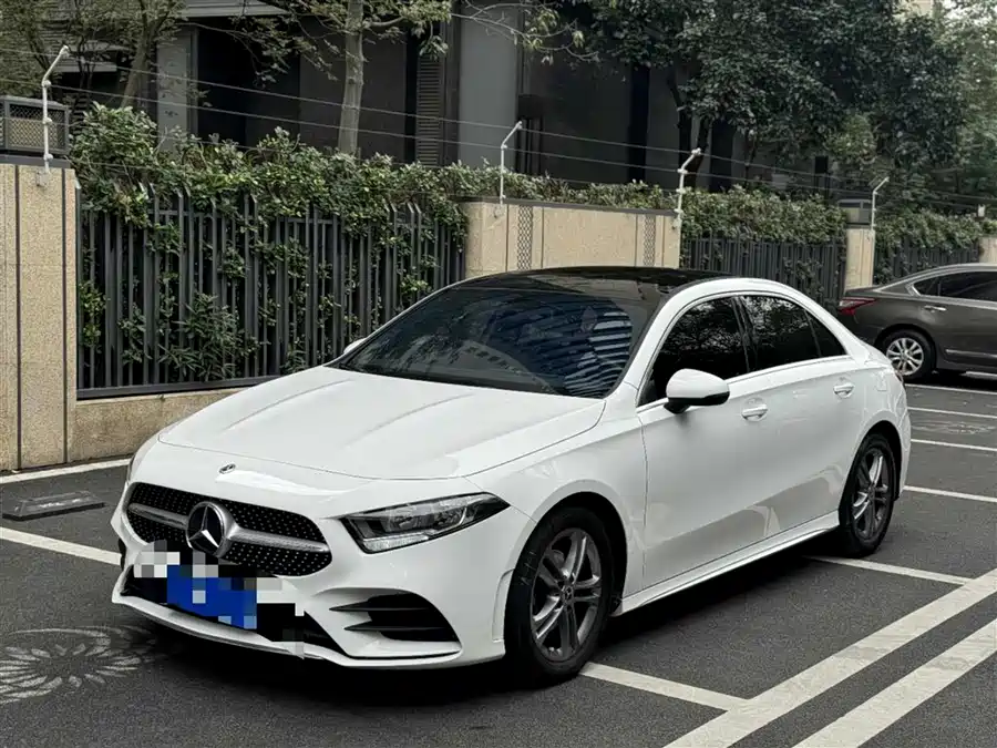 Mercedes-Benz A-Class 2023 Бензин