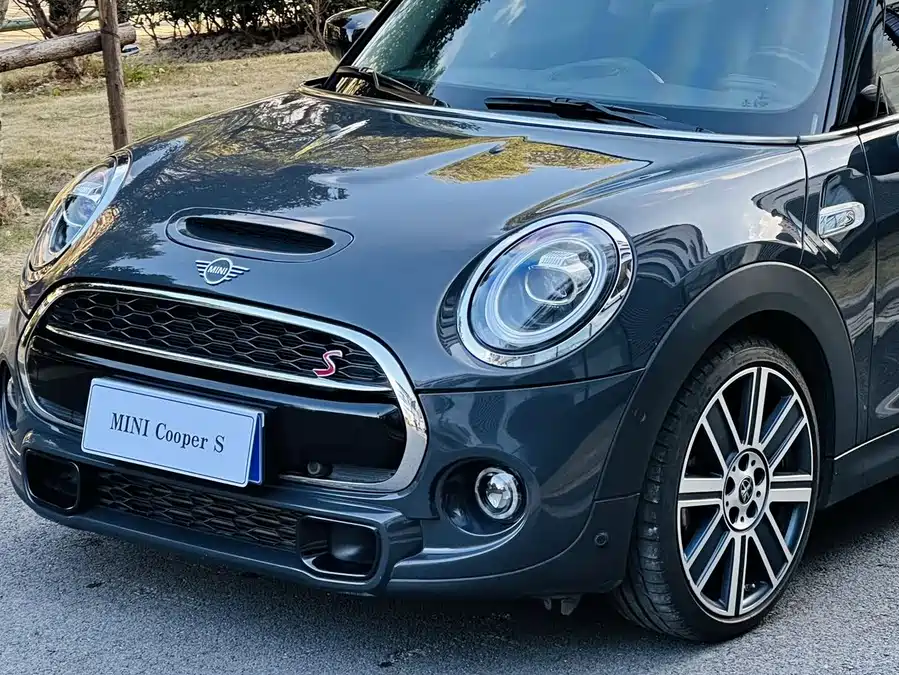 MINI 2020 Бензин