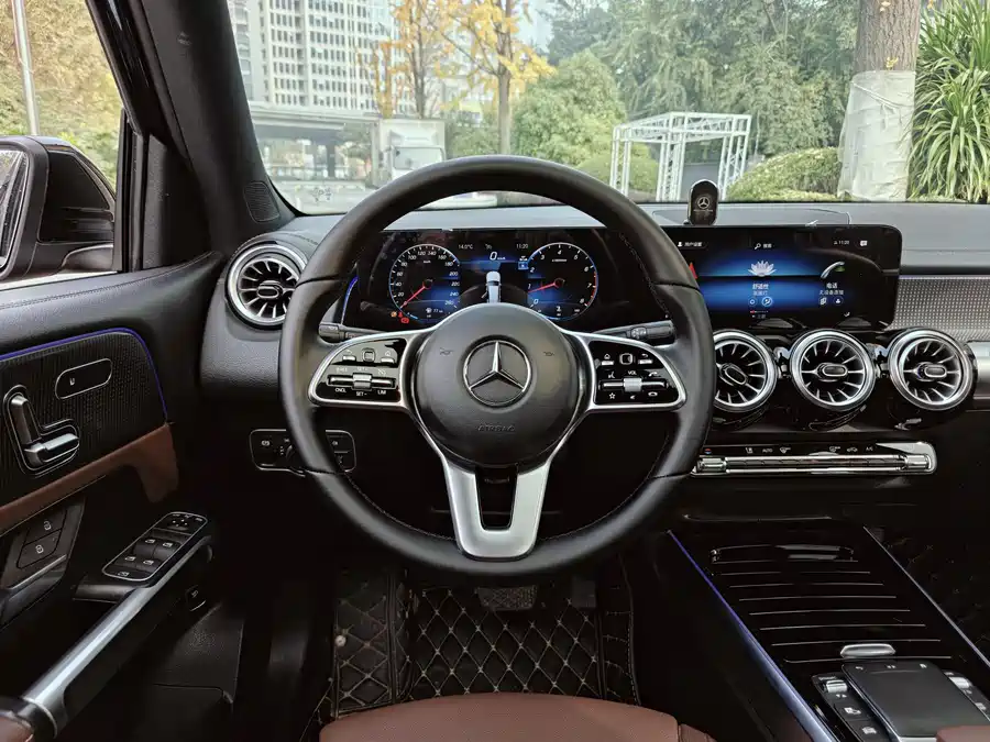 Mercedes-Benz GLB 2023 Бензин