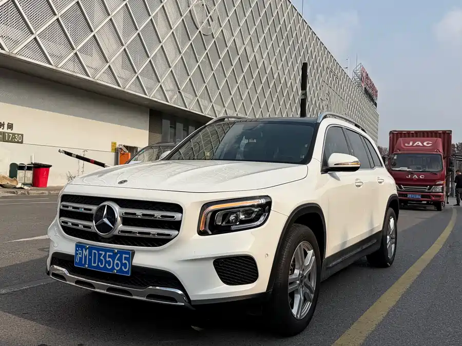 Mercedes-Benz GLB 2023 Бензин