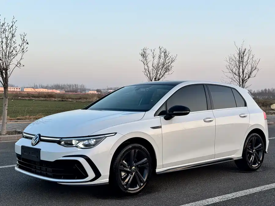 Volkswagen Golf 2023 Бензин