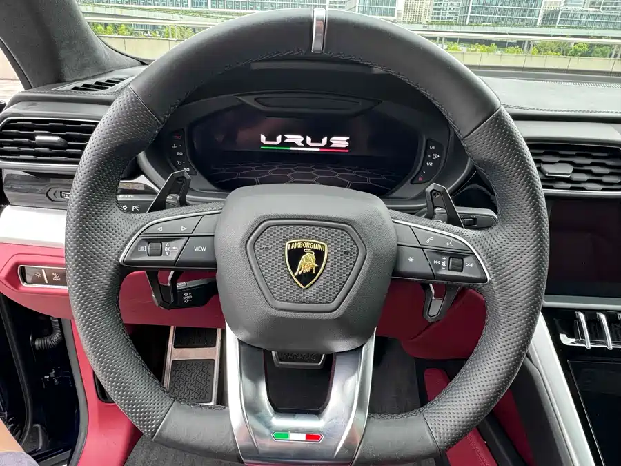 Lamborghini Urus 2019 Бензин