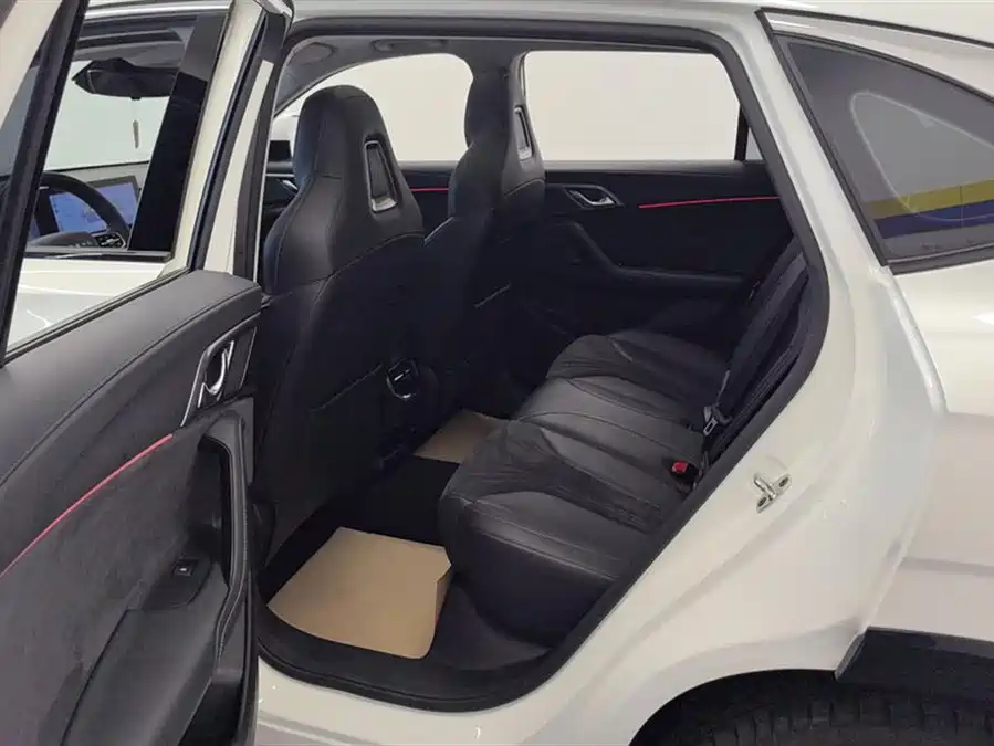 Roewe D5X DMH 2024 Подключаемый гибрид