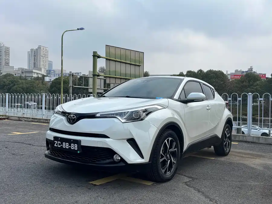 Toyota C-HR 2019 Бензин