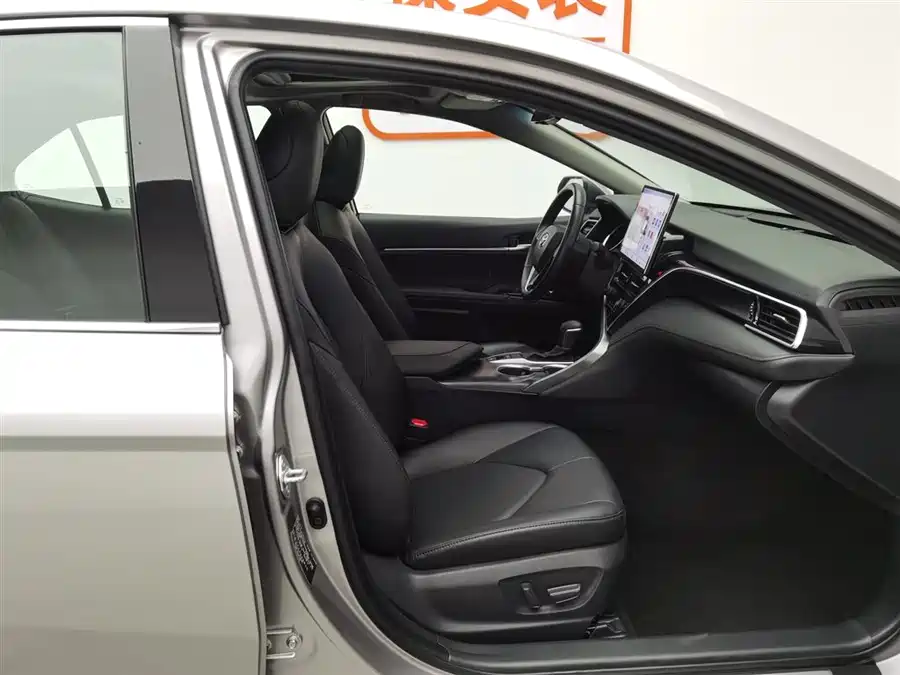 Toyota Camry 2022 Бензин