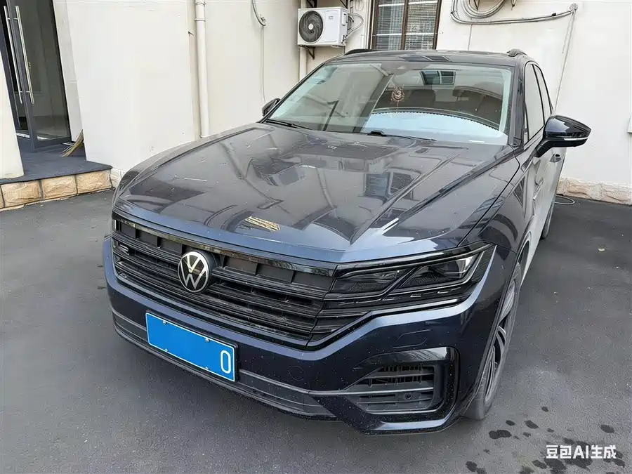 Volkswagen Touareg 2023 Бензин