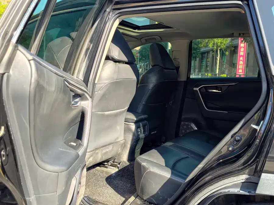 Toyota RAV4 2022 Бензин