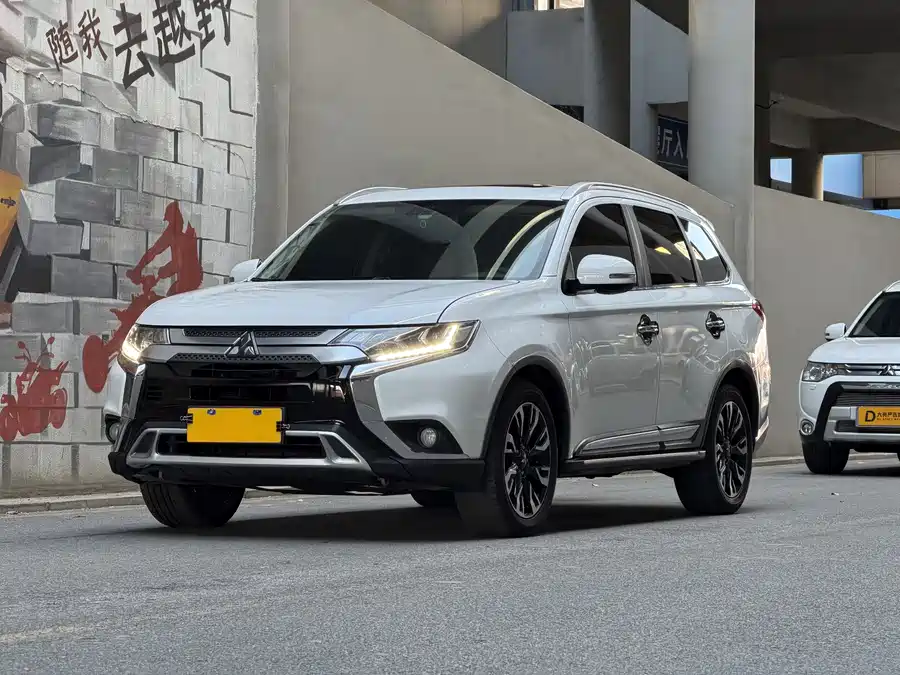 Mitsubishi Outlander 2019 Бензин