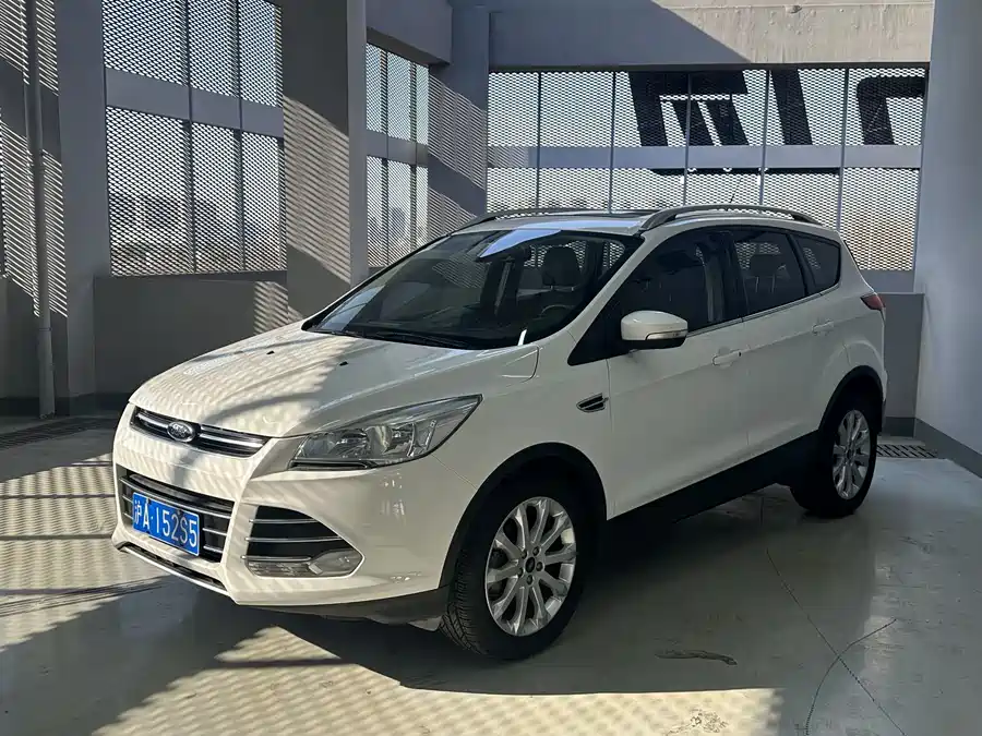Ford Kuga 2015 Бензин